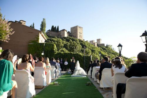 Wedding in Carmen de los Chapitales, with a view of the Alhambra Palace. Wonderful spanish wedding location.